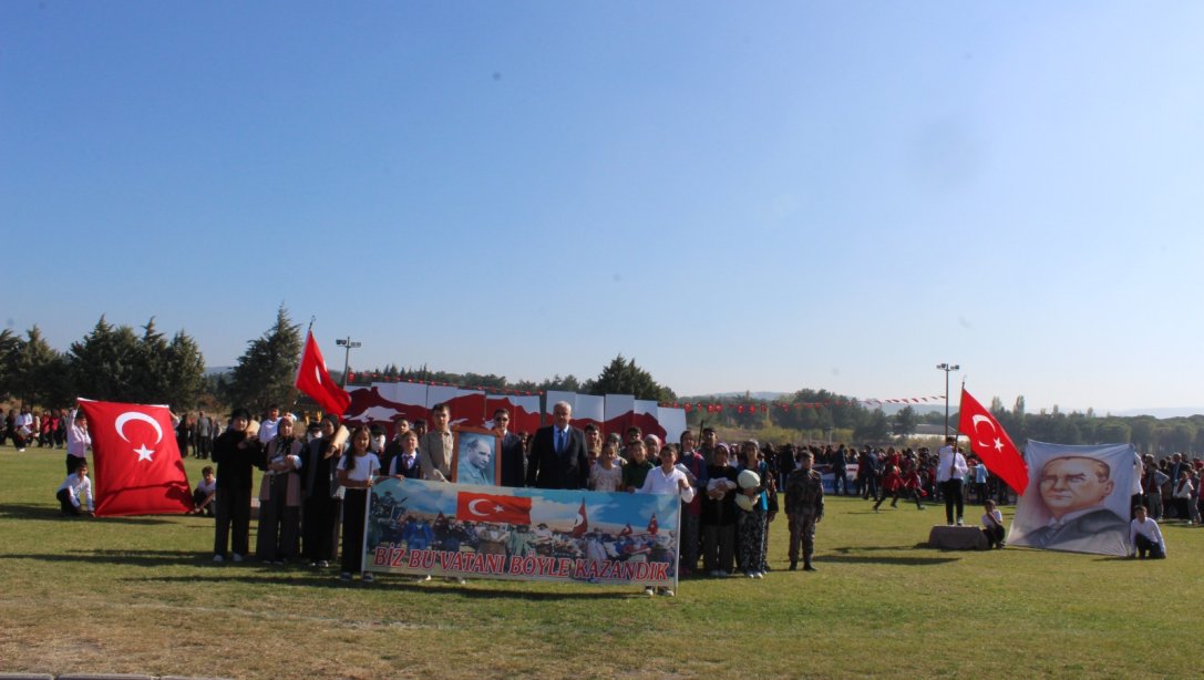 29 EKİM CUMHURİYET BAYRAMI SAVAŞTEPE'DE COŞKUYLA KUTLANDI!